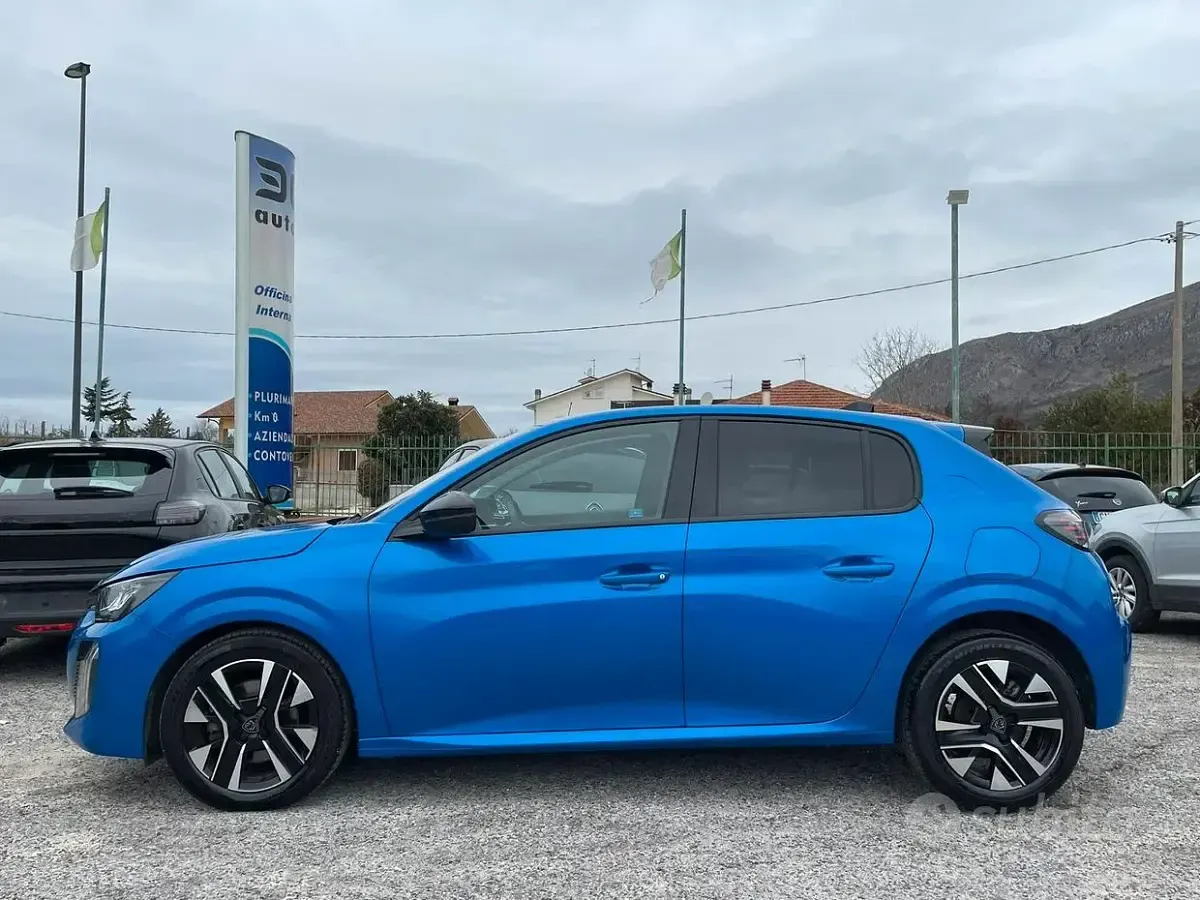 Usata Peugeot 208 Allure 101 CV (74 kW) 2024 Blu Utilitaria