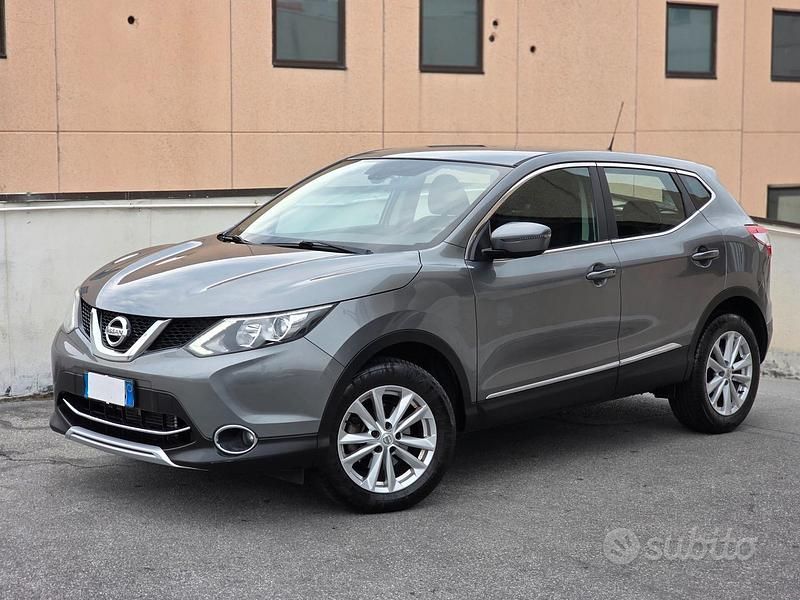 Usata Nissan Qashqai Tekna 131 CV (96 kW) 2017 Grigio SUV