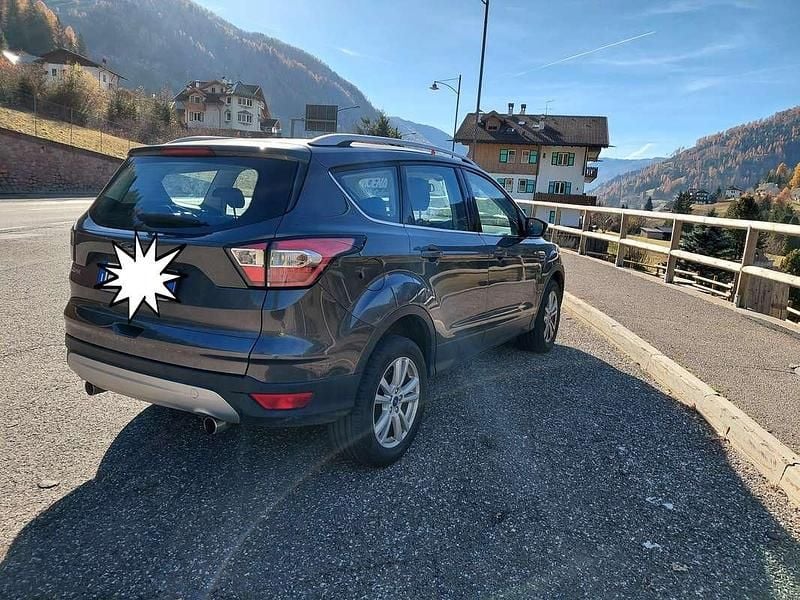 Usata Ford Kuga 163 CV (119 kW) 2017 Grigio SUV