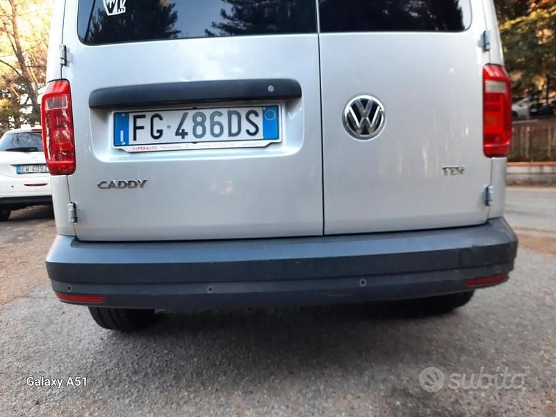 Usata VW Caddy 102 CV (75 kW) 2016 Grigio Monovolume