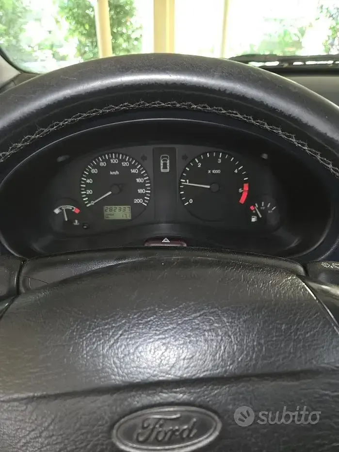 Usata Ford Galaxy Ghia 110 CV (80 kW) 1998 Grigio Monovolume