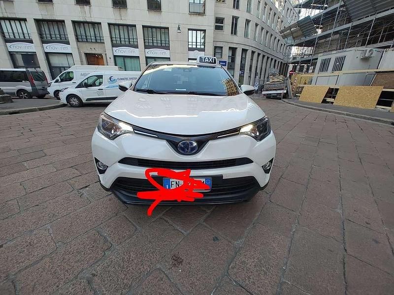 Usata Toyota RAV4 Hybrid Lounge 155 CV (114 kW) 2018 SUV