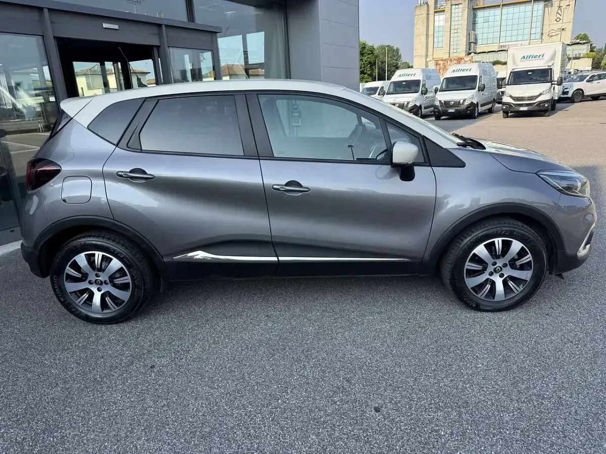 Usata Renault Captur Intens 90 CV (66 kW) 2019 Argento SUV