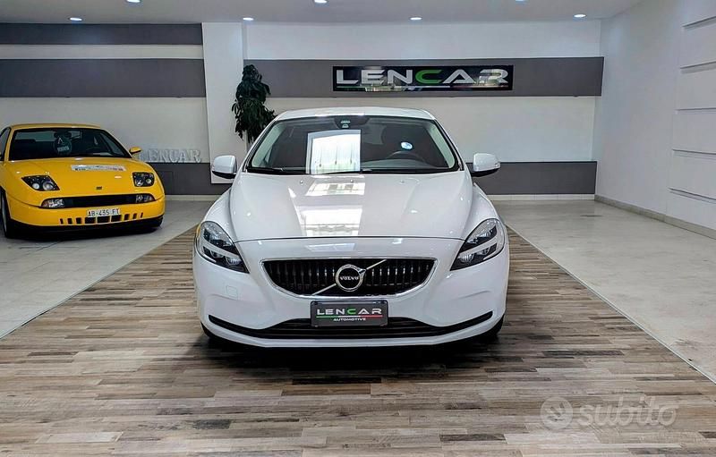 Usata Volvo V40 Business Edition 120 CV (88 kW) 2017 Bianco Berlina