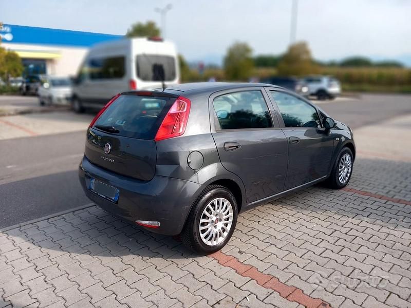 Usata Fiat Grande Punto 90 CV (66 kW) 2017 Grigio Utilitaria