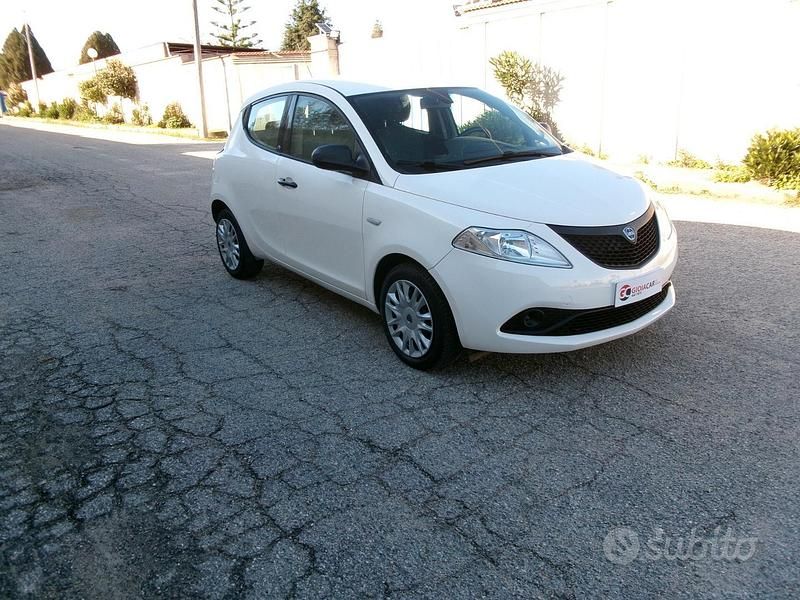 Usata Lancia Ypsilon 69 CV (50 kW) 2018 Bianco Utilitaria