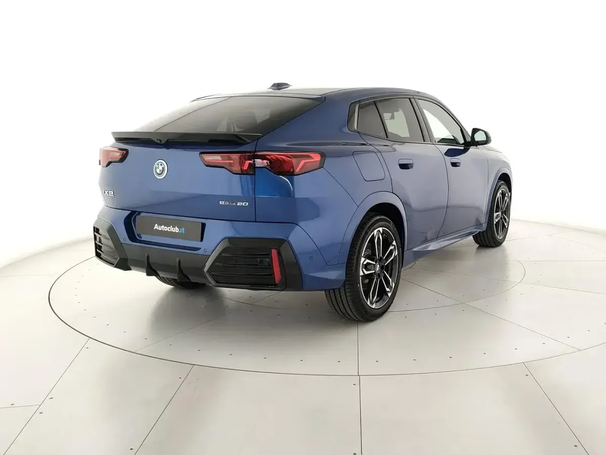 Nuova BMW iX2 M Sport 67 kW (92 CV) 2026 Blu SUV