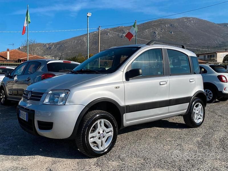 Usata Fiat Panda 4x4 Climbing 70 CV (51 kW) 2008 Grigio Utilitaria
