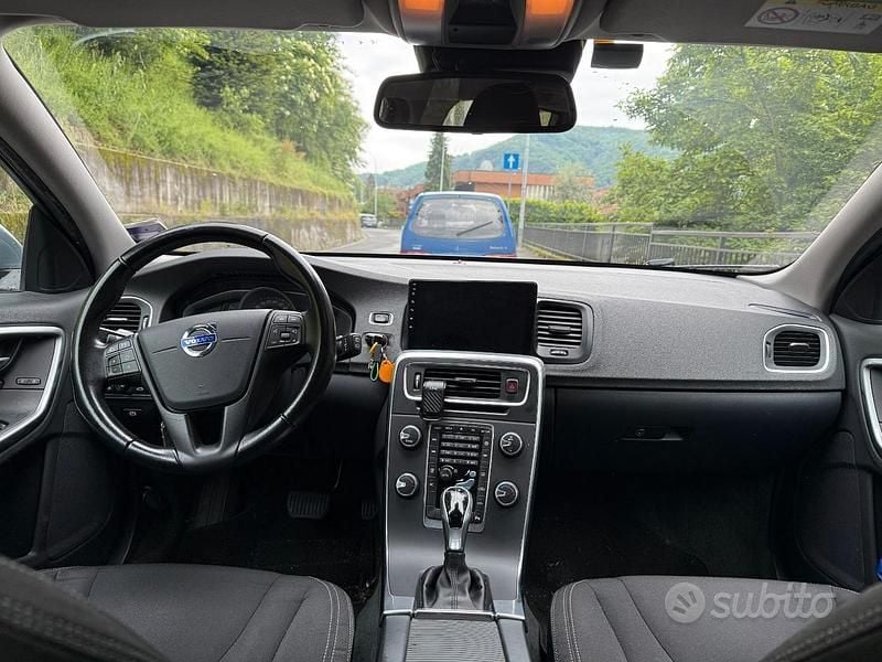 Usata Volvo V60 120 CV (88 kW) 2017 Grigio Station wagon