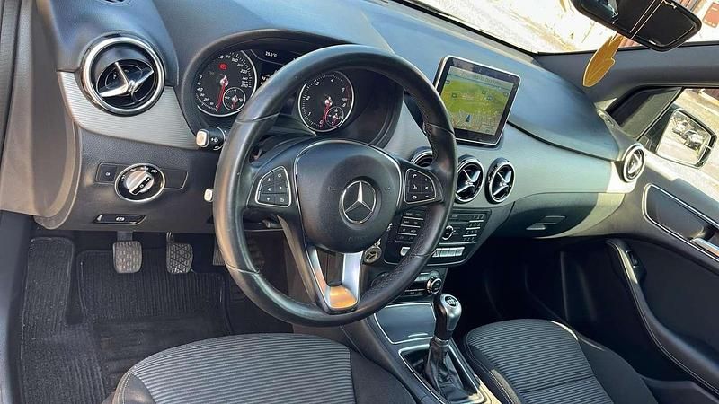 Usata Mercedes B180 Premium 109 CV (80 kW) 2015 Nero Monovolume