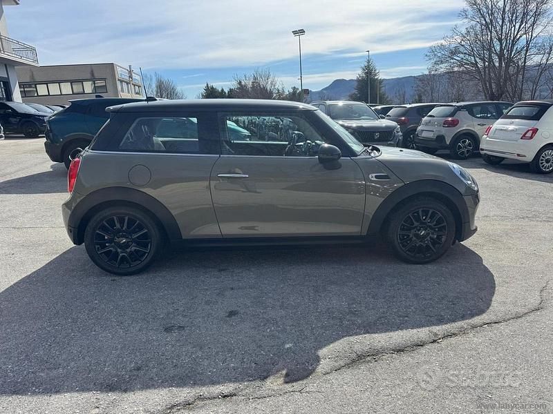 Usata Mini Cooper D Business 116 CV (85 kW) 2019 Grigio Utilitaria