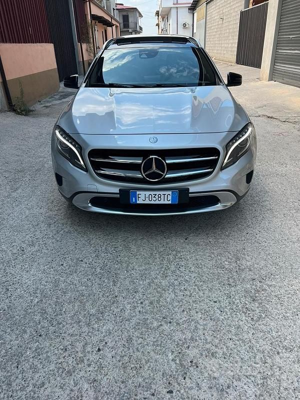 Grigio Usata 2016 Mercedes GLA220 SUV | 10.500 € (Super prezzo) - Immagine 1/4