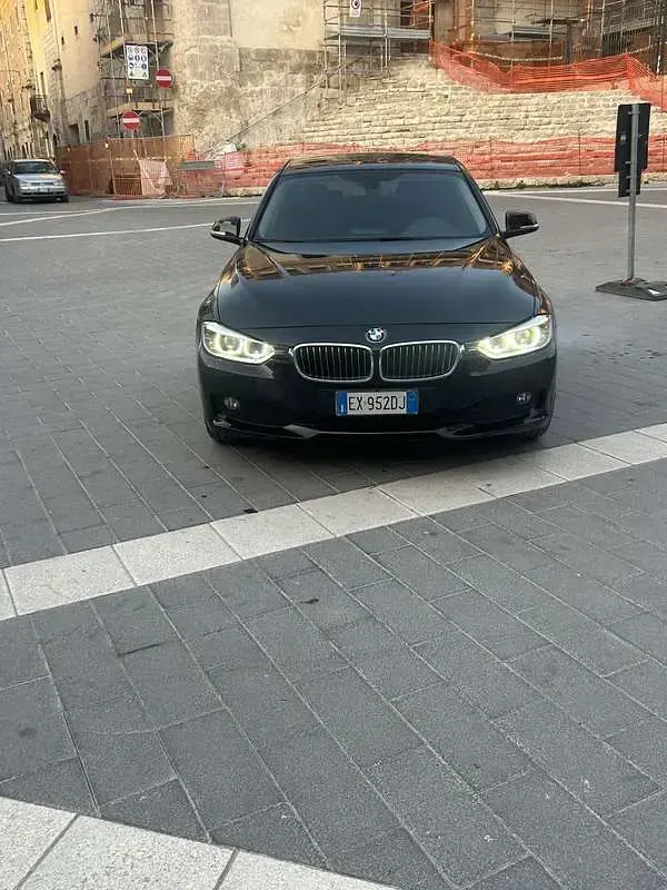 Usata BMW 318 143 CV (105 kW) 2013 Nero Berlina