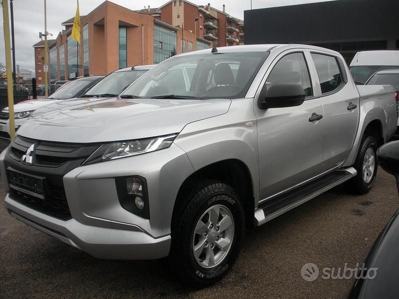 Usata Mitsubishi L200 Select 149 CV (109 kW) 2023 Grigio Pick-up