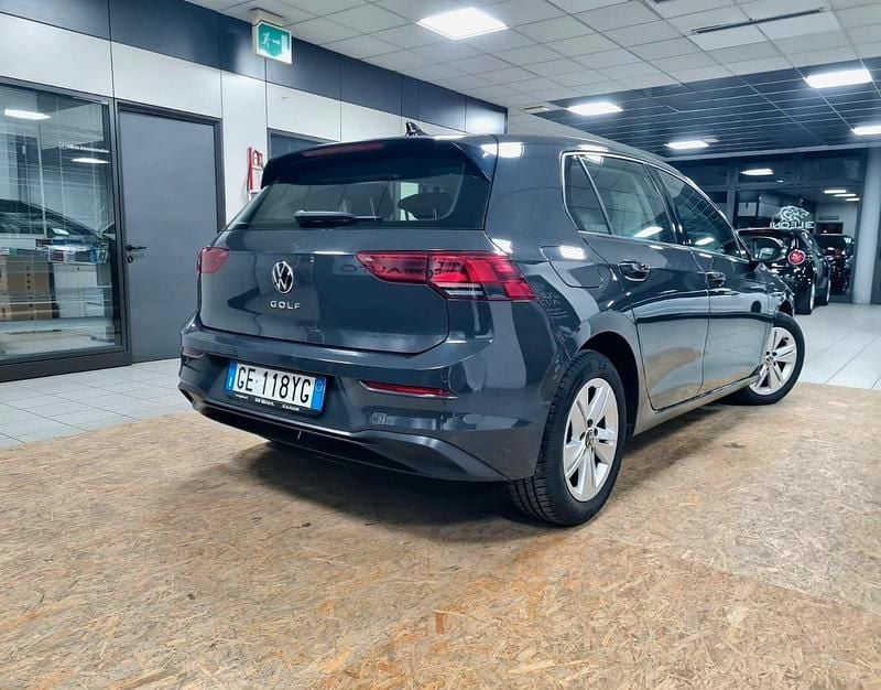 Usata VW Golf VIII Life 115 CV (84 kW) 2021 Grigio Berlina