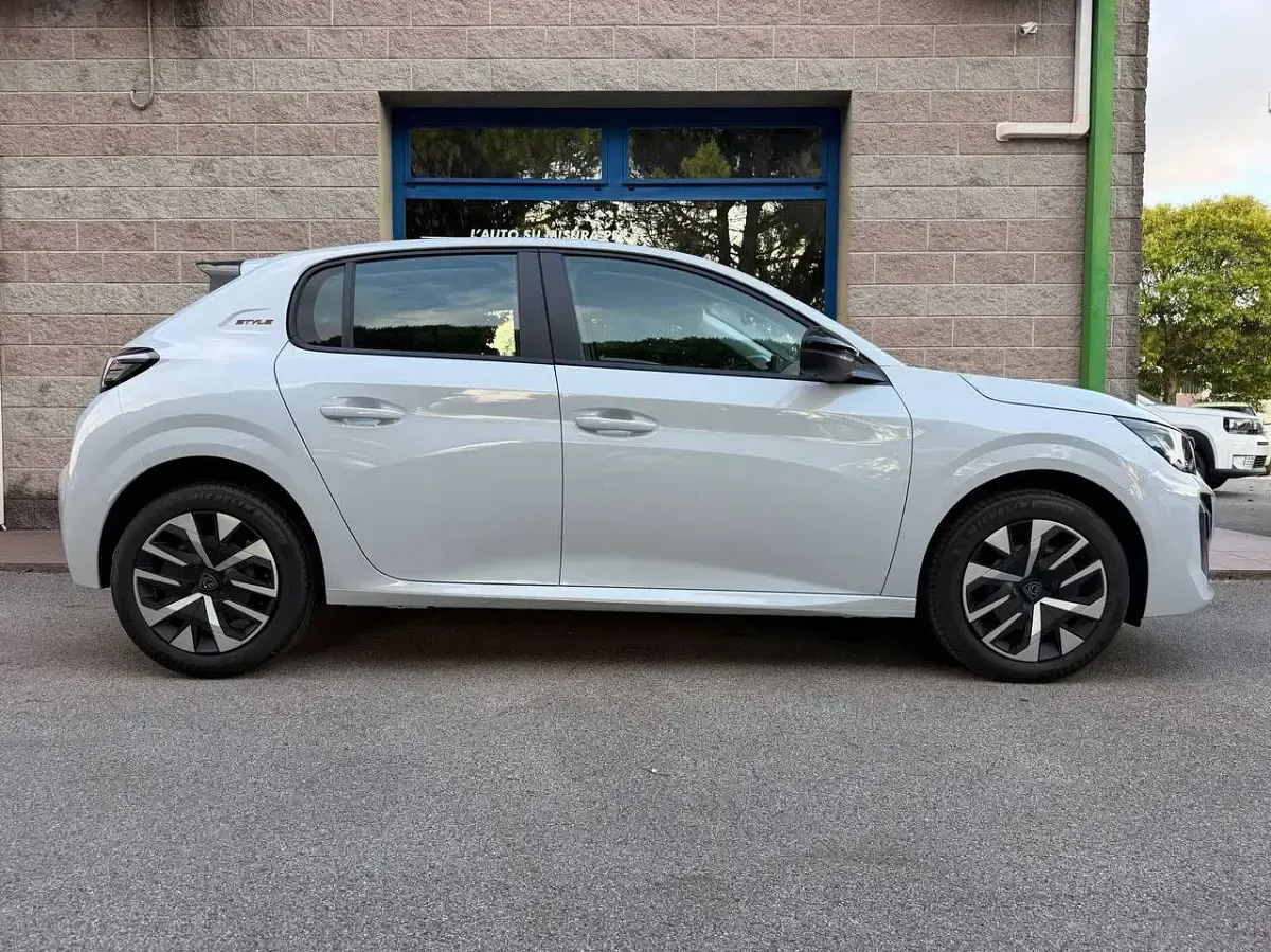 Nuova Peugeot 208 101 CV (74 kW) 2025 Grigio Utilitaria