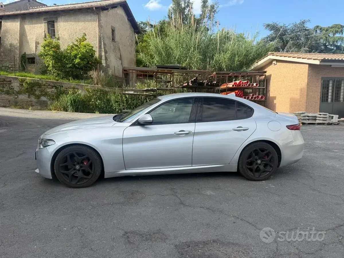 Usata Alfa Romeo Giulia 190 CV (139 kW) 2021 Grigio Berlina