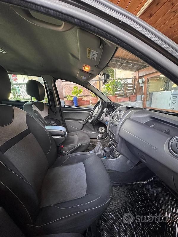Usata Dacia Duster 110 CV (80 kW) 2016 Nero SUV