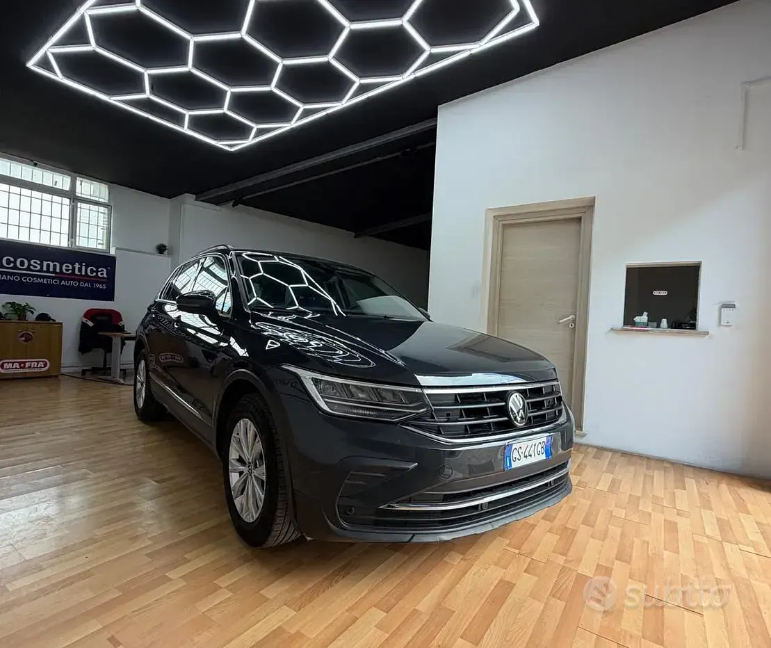 Usata VW Tiguan R-line 150 CV (110 kW) 2023 Grigio SUV