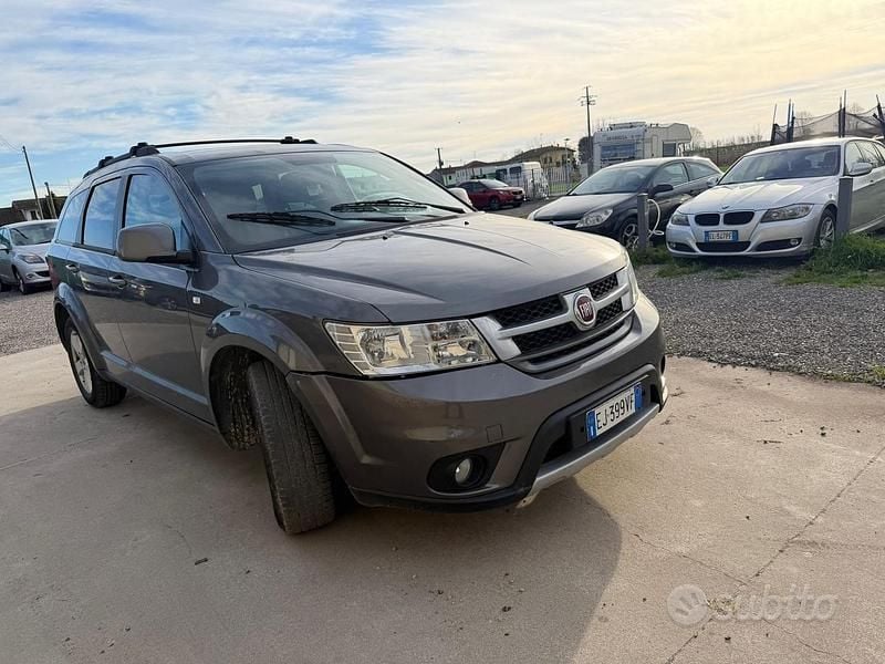 Usata Fiat Freemont Urban 140 CV (102 kW) 2011 Grigio SUV