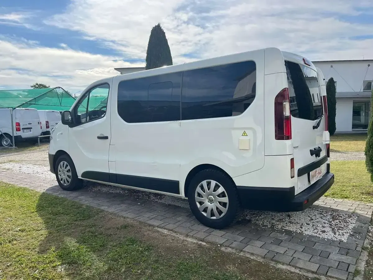 Usata Renault Trafic 145 CV (106 kW) 2020 Grigio