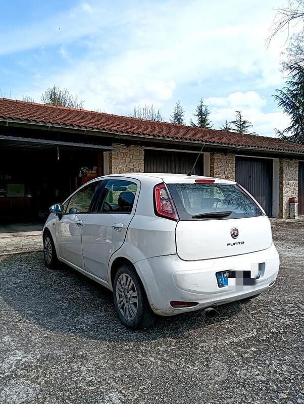 Usata Fiat Grande Punto 75 CV (55 kW) 2013 Bianco Utilitaria