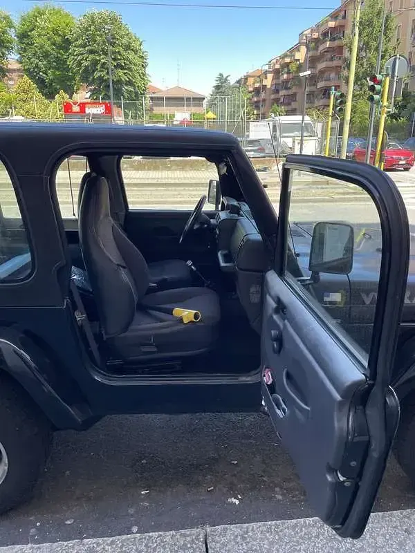 Usata Jeep Wrangler Sport 118 CV (86 kW) 1999 Nero SUV