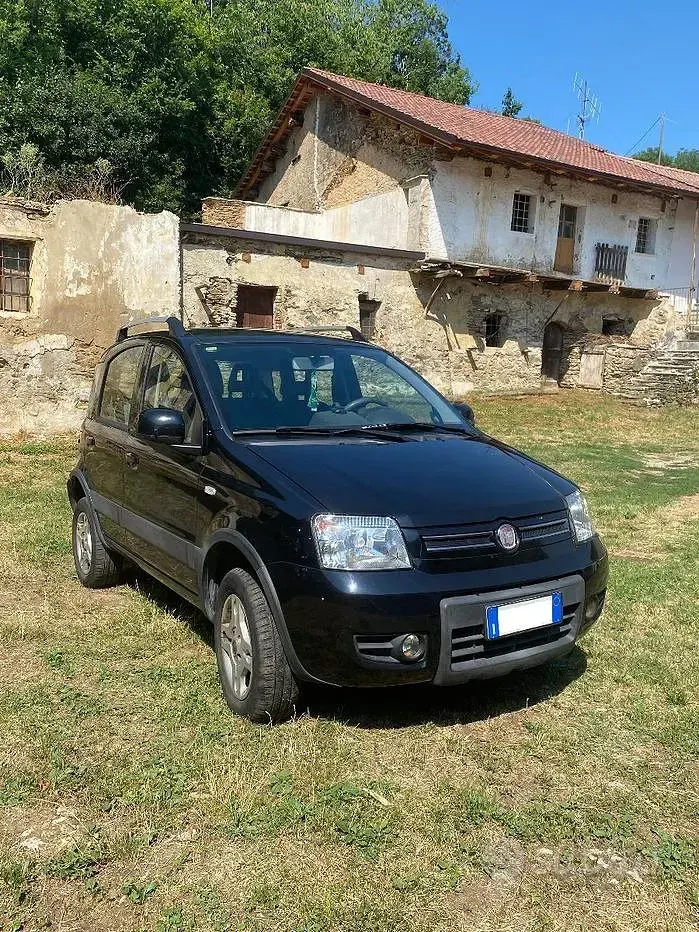 Usata Fiat Panda 4x4 69 CV (50 kW) 2012 Nero Utilitaria