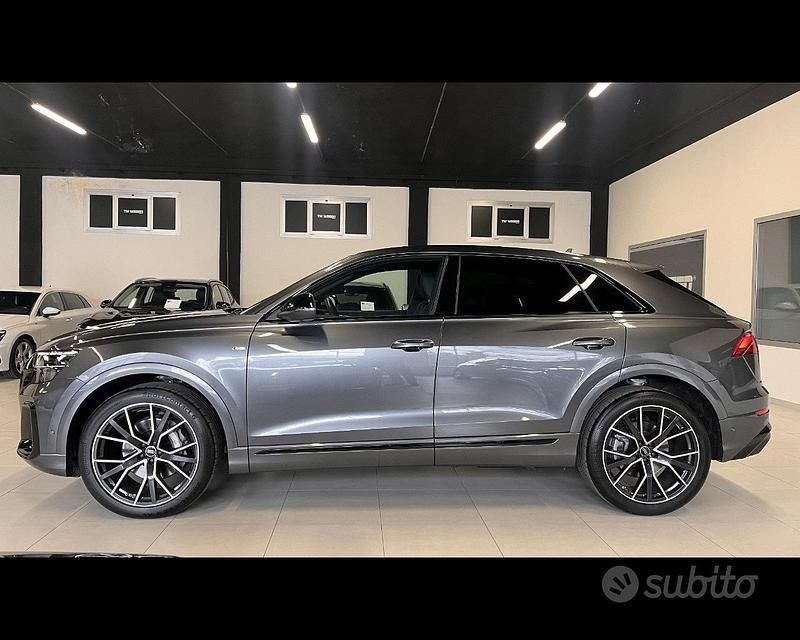Usata Audi Q8 S-Line 286 CV (210 kW) 2025 Grigio SUV
