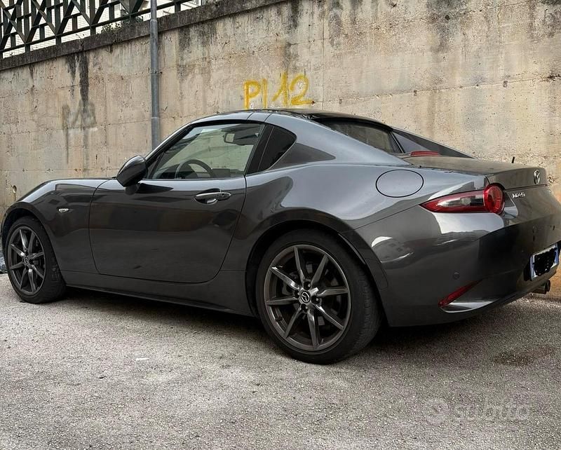 Usata Mazda MX5 Inclusive 160 CV (117 kW) 2017 Grigio Cabrio