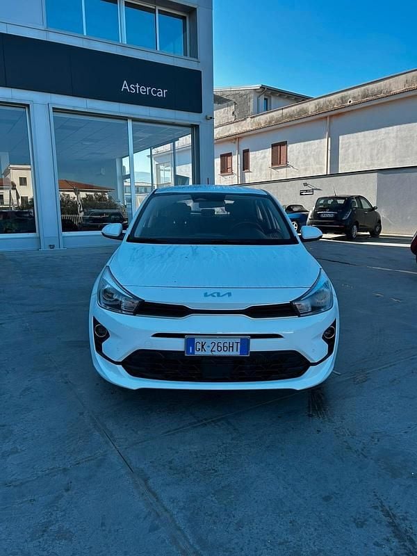 Usata Kia Rio Style 100 CV (73 kW) 2022 Bianco Berlina