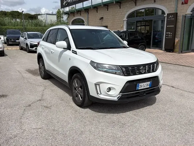 Usata Suzuki Vitara Cool 129 CV (94 kW) 2023 Bianco SUV