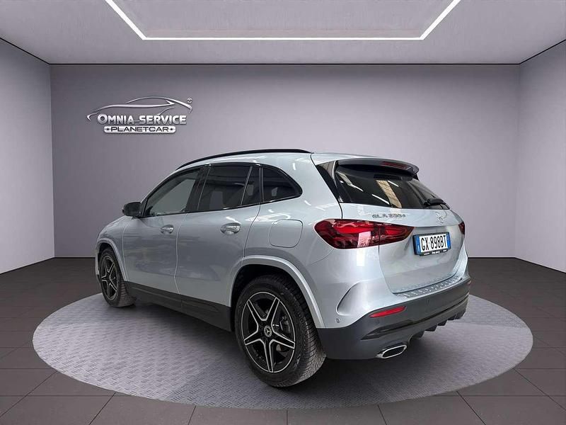 Usata Mercedes GLA200 AMG Line Premium 150 CV (110 kW) 2025 Argento SUV