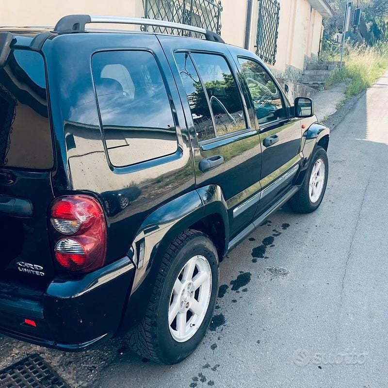 Usata Jeep Cherokee 143 CV (105 kW) 2006 Nero SUV