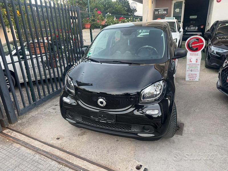Begagnad Smart ForFour Passion 71 HK (52 kW) 2017 Svart Halvkombi