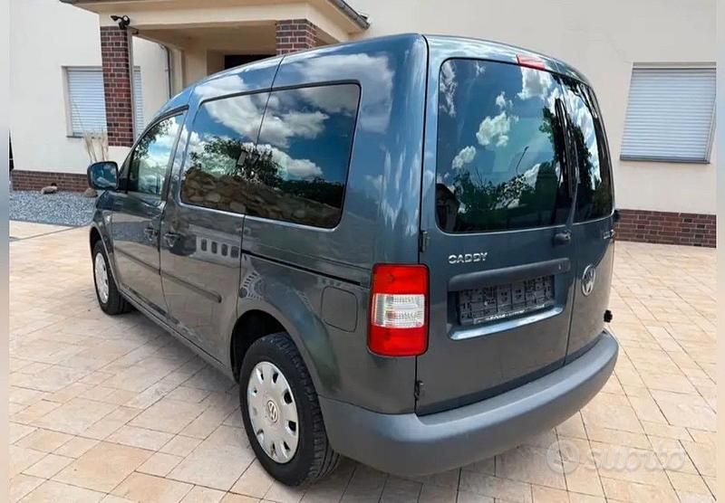 Usata VW Caddy Life 102 CV (75 kW) 2005 Grigio Monovolume