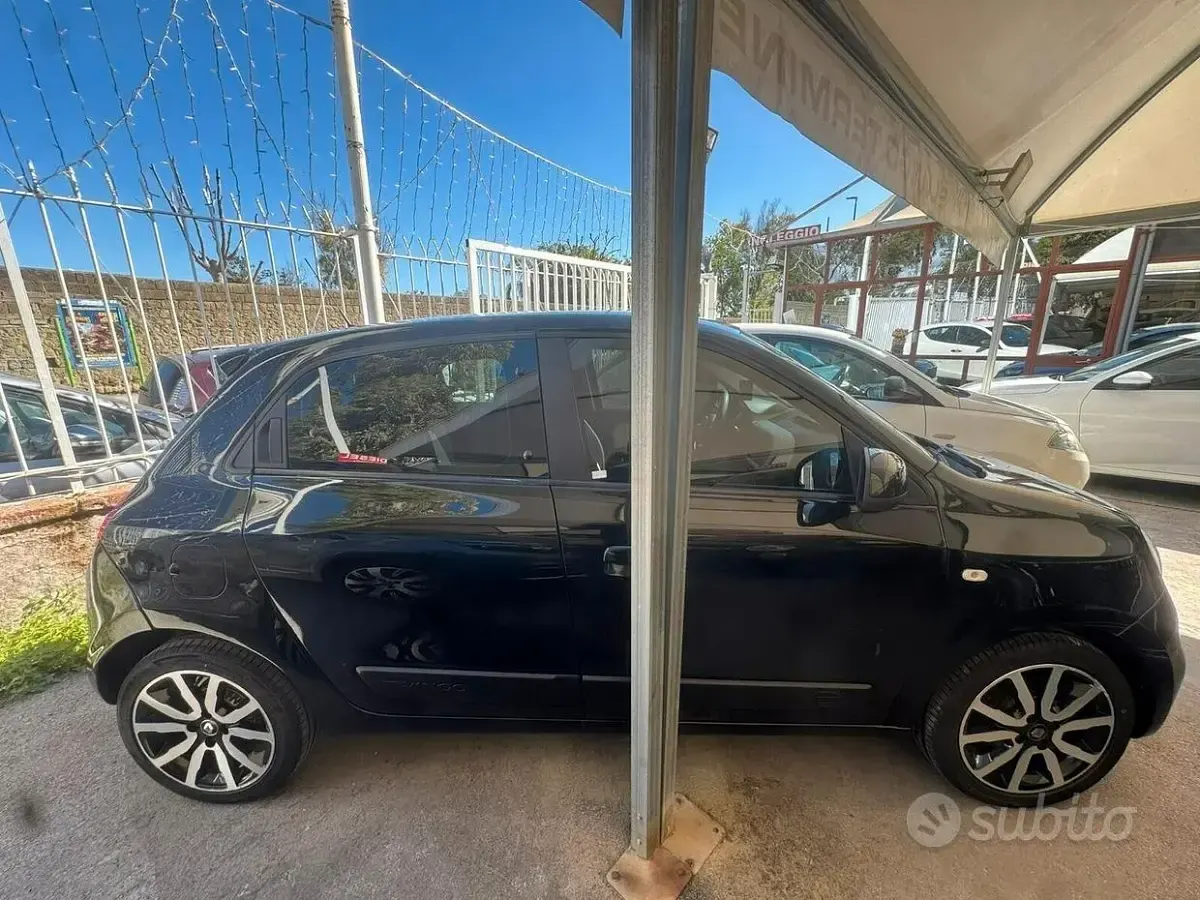 Usata Renault Twingo Urban Night 65 CV (47 kW) 2023 Nero Utilitaria