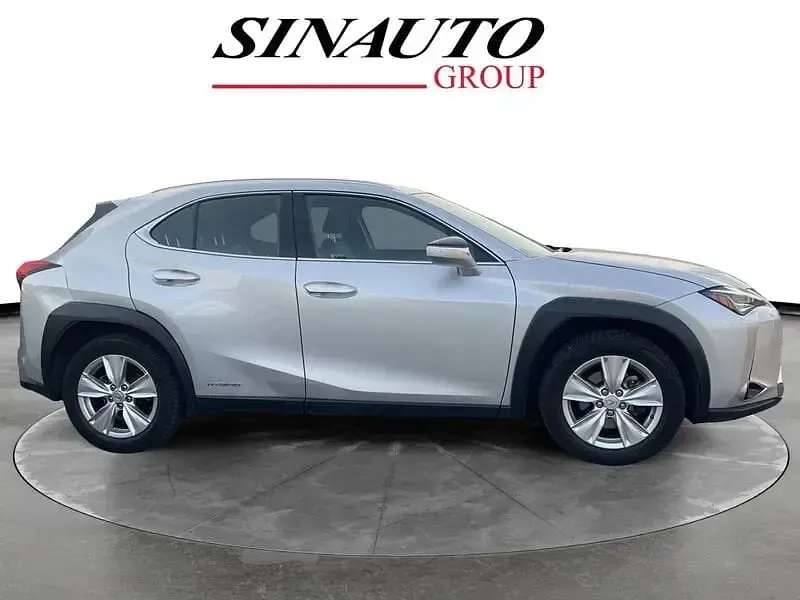 Usata Lexus UX 184 CV (135 kW) 2019 Argento SUV