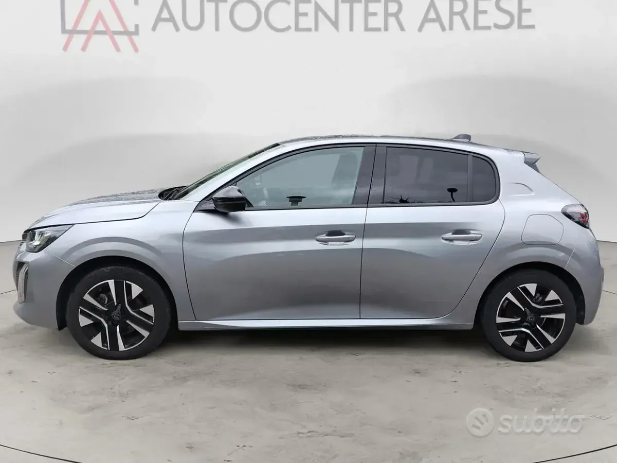 Usata Peugeot 208 Allure 101 CV (74 kW) 2025 Grigio Utilitaria