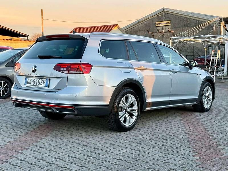 Usata VW Passat Alltrack 200 CV (147 kW) 2022 Argento Station wagon