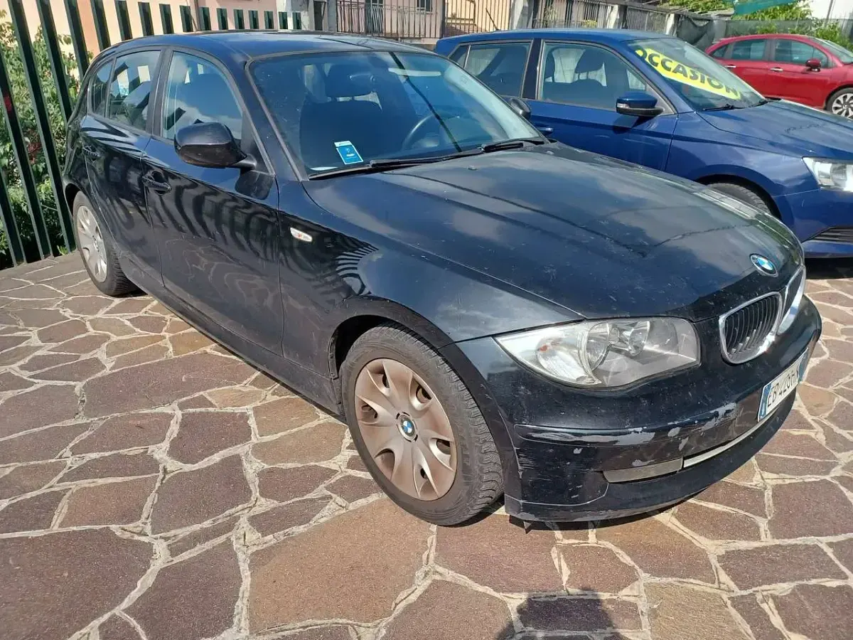 Usata BMW 118 143 CV (105 kW) 2010 Nero Utilitaria