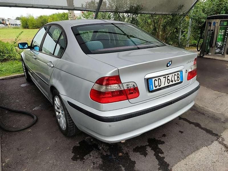 Usata 2002 BMW 320 Tre volumi | 2000 € (Ottimo prezzo) - Immagine 1/4