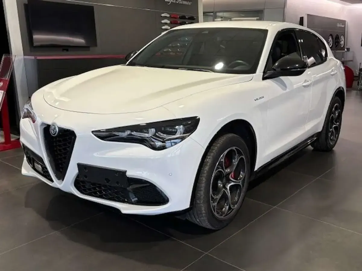 Usata Alfa Romeo Stelvio Veloce 209 CV (153 kW) 2024 Bianco SUV