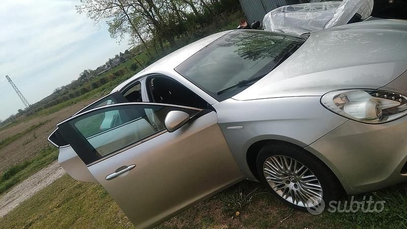 Usata Alfa Romeo Giulietta 170 CV (125 kW) 2011 Grigio Utilitaria