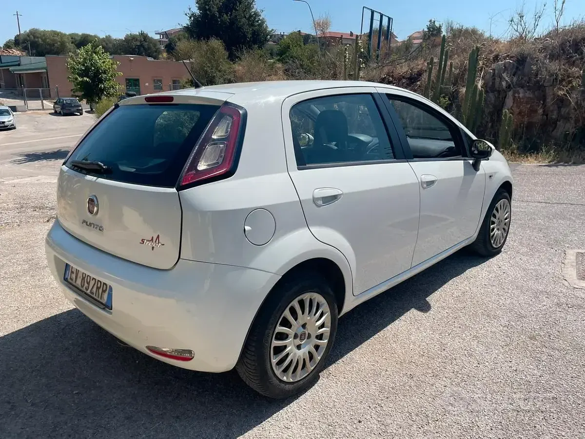 Usata Fiat Grande Punto 75 CV (55 kW) 2014 Bianco Utilitaria