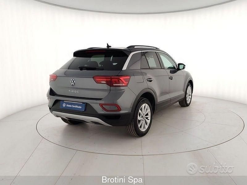 Usata VW T-Roc Life 150 CV (110 kW) 2022 Grigio SUV