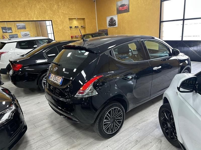 Usata Lancia Ypsilon 69 CV (50 kW) 2023 Nero Utilitaria