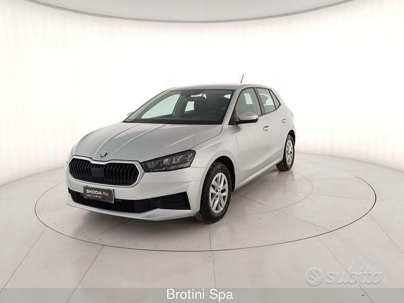 Usata Skoda Fabia Ambition 80 CV (58 kW) 2024 Grigio metallizzato Berlina