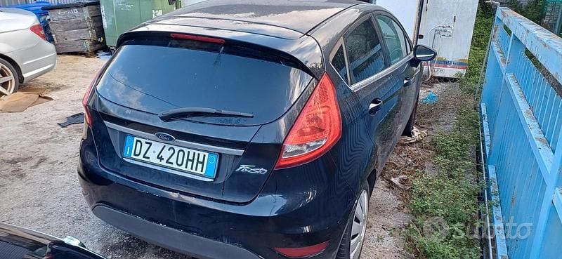 Usata Ford Fiesta 97 CV (71 kW) 2009 Nero Utilitaria