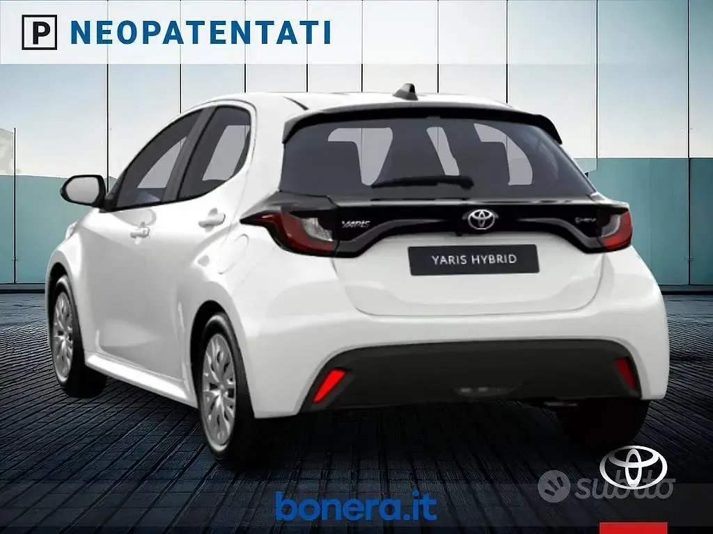 Ny Toyota Yaris Hybrid 116 HK (85 kW) 2026 Vit Sedan